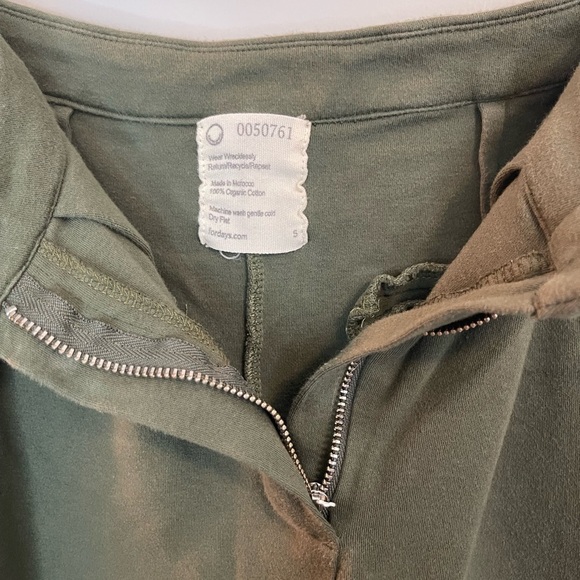 For Days women’s khaki Olive Green pleated natural waist Pants size small - Picture 3 of 6